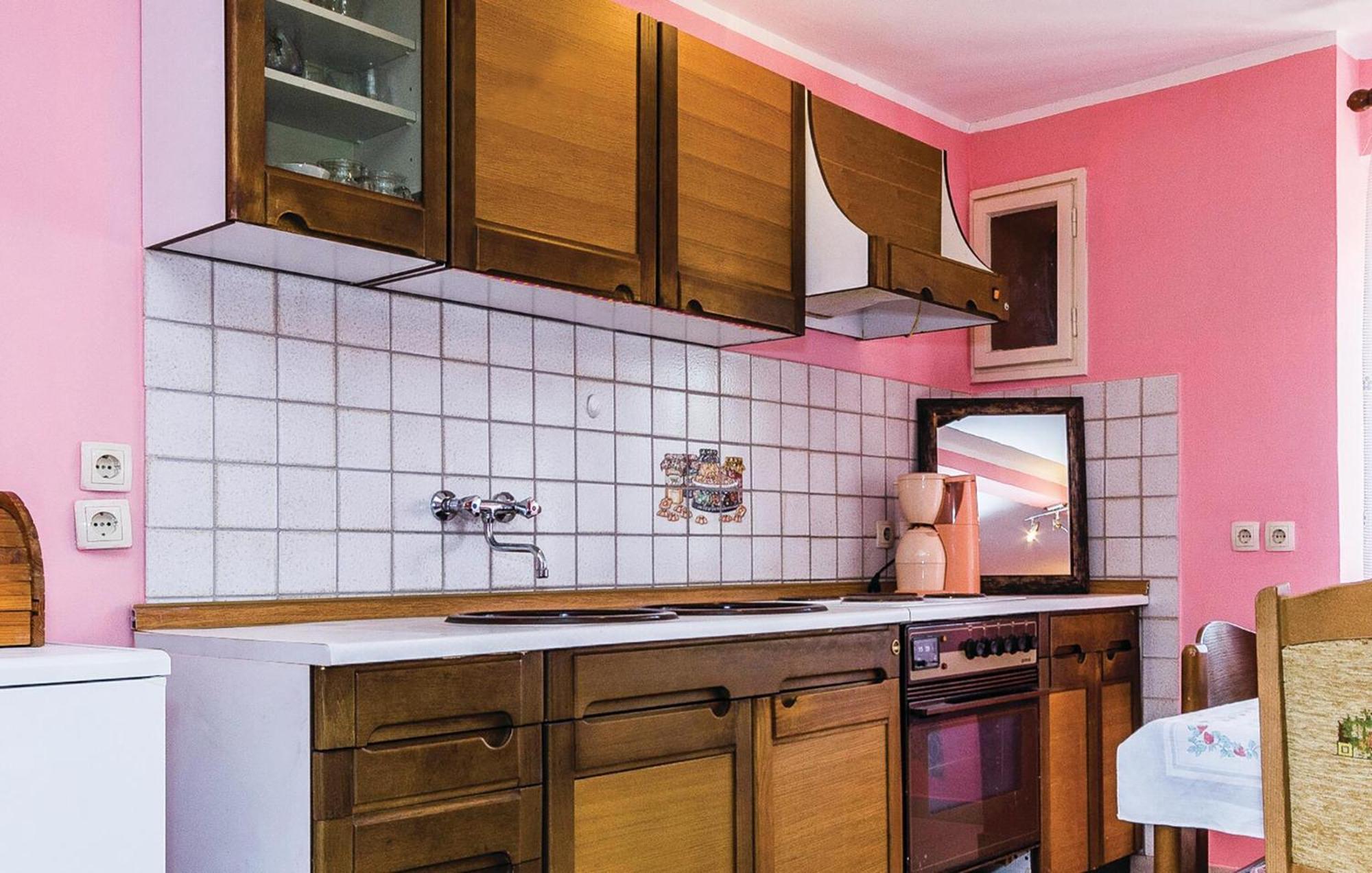 Cozy Apartment In Vrsar With Kitchen Bagian luar foto